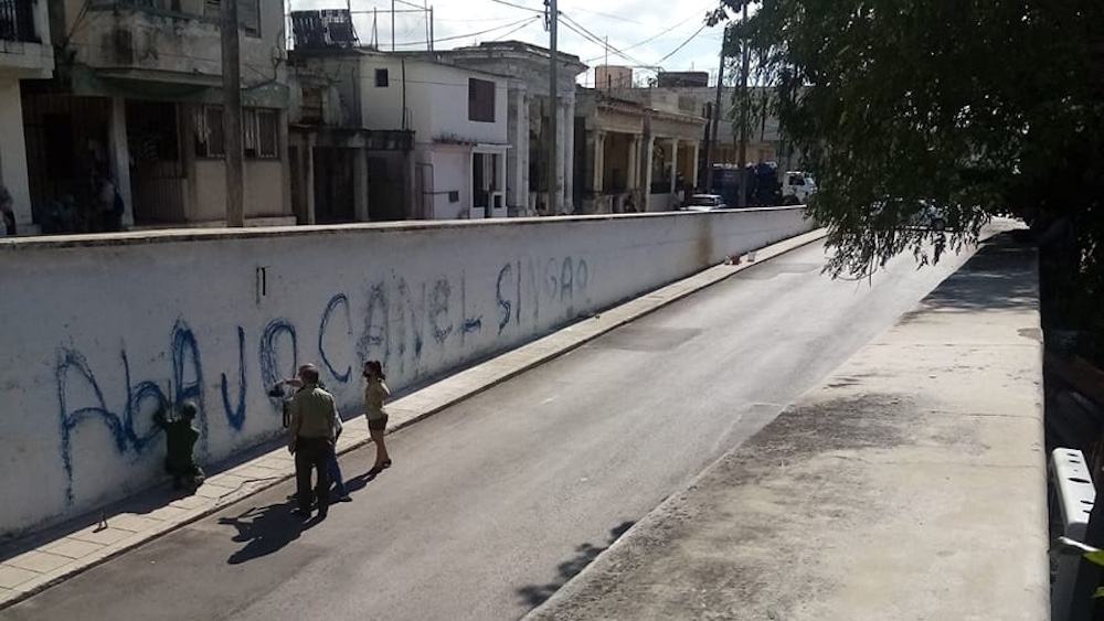Cartel contra Díaz-Canel en un muro de La Habana.